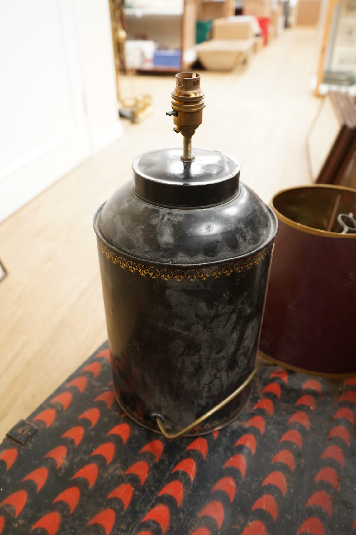 Tin a toleware tin trunk-77cm x 45cm and Brighton Pavilion decorated tea tin lamp and shade.